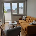 Duplex 250 M From Market Square