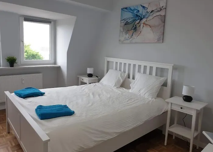 Duplex 250 M From Market Square