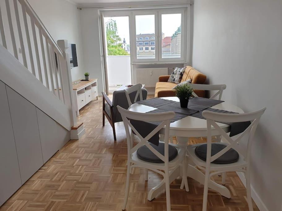 Duplex 250 M From Market Square Apartment *